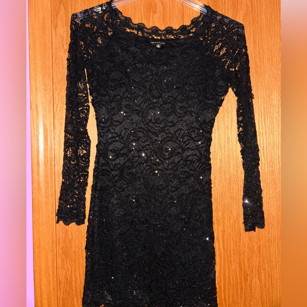 (GREAT FOR HOMECOMING) Beautiful sparkly sequined black lace dress